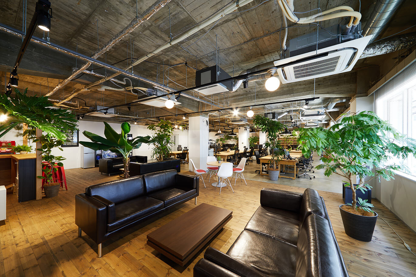 モノビット、事業拡大に伴い神戸本社を増床！ シアタールームやカフェスペースなどの福利厚生も充実！！ また、セミナールームなどを一般公開も！！